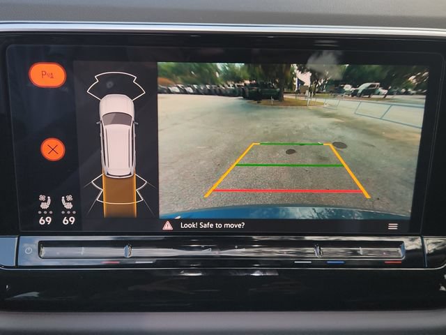 Used 2025 Volkswagen Atlas Peak Edition SE AWD/4WD image 18