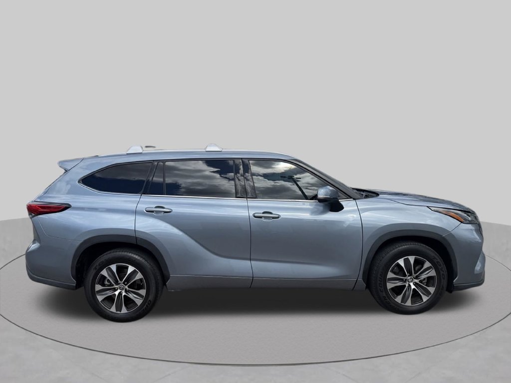 Used 2022 Toyota Highlander XLE FWD image 5
