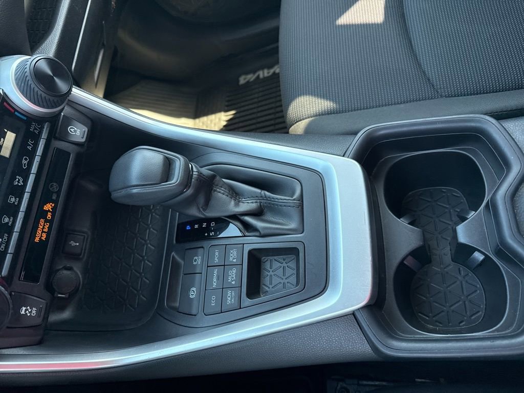 Used 2020 Toyota RAV4 LE w/ All Weather Liner Package image 20