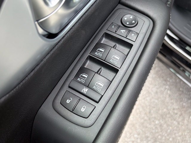 New 2026 Chrysler Pacifica Limited w/ Uconnect Theater Family Group FWD image 51