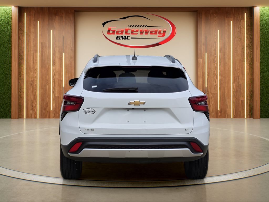 Used 2024 Chevrolet Trax LT w/ Driver Confidence Package FWD image 6