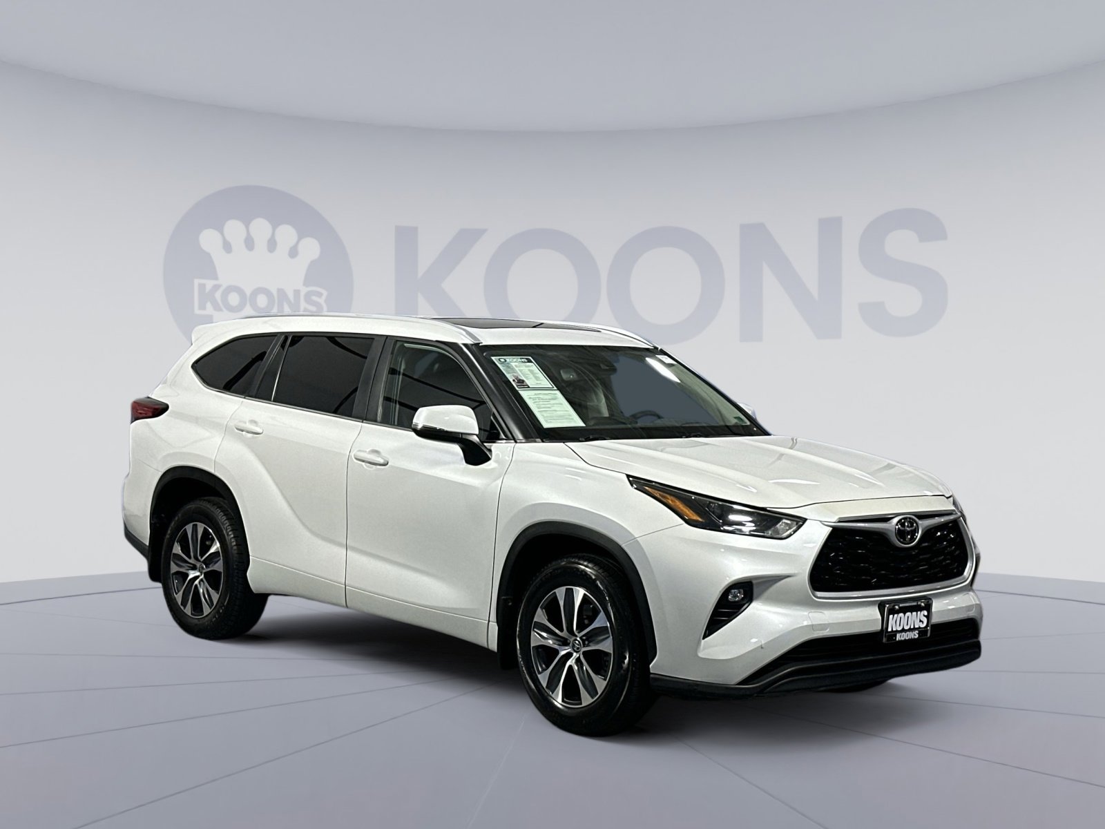 Used 2023 Toyota Highlander XLE image 10