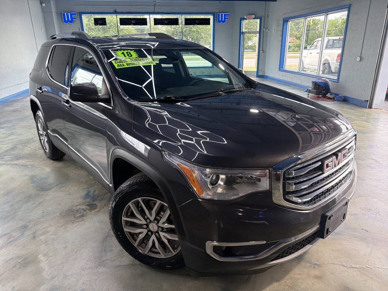 Used 2019 GMC Acadia SLE w/ GMC Pro Grade Package AWD/4WD image 4