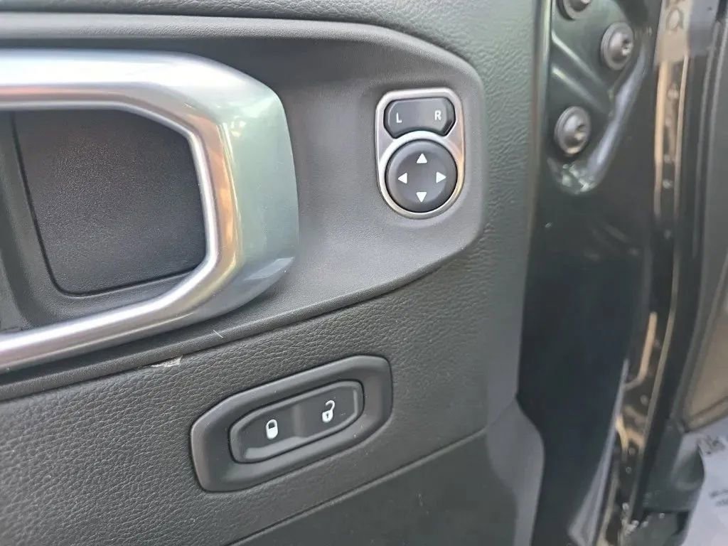 Used 2021 Jeep Wrangler Unlimited Rubicon AWD/4WD image 12