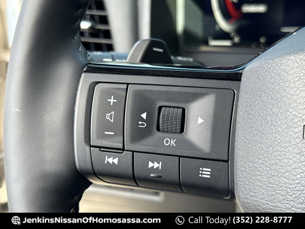 Used 2025 Nissan Rogue Platinum w/ Tech Package image 42