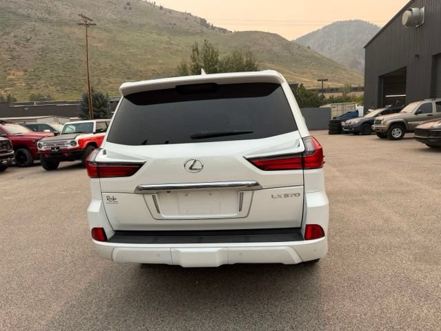 Used 2017 Lexus LX 570 4WD w/ Luxury Package image 10