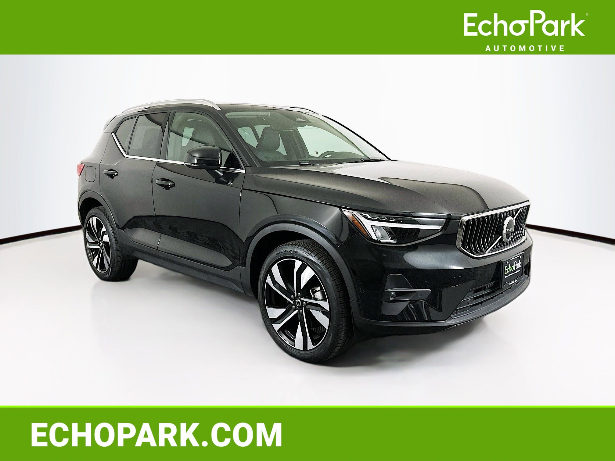 Used 2025 Volvo XC40 B5 Plus AWD/4WD image 1