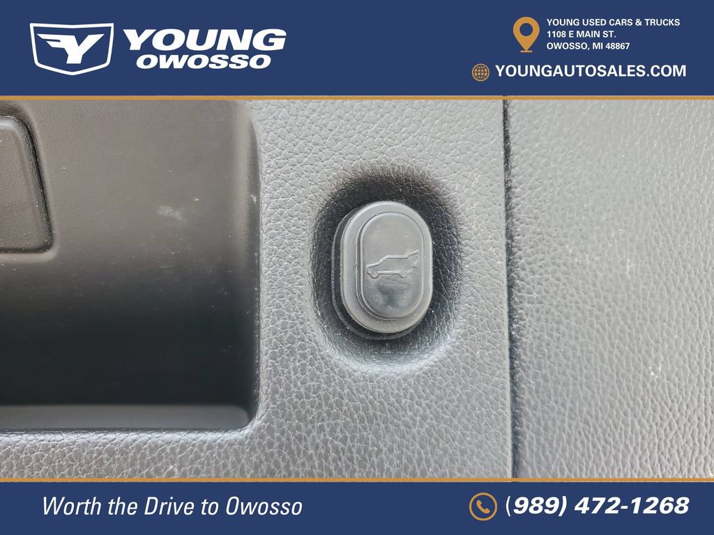 Used 2017 Chevrolet Suburban Premier AWD/4WD image 36