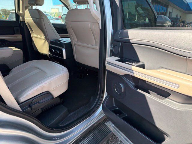 Used 2024 Ford Expedition Limited RWD image 32