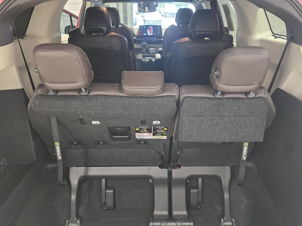 Used 2024 Toyota Sienna Platinum FWD image 35