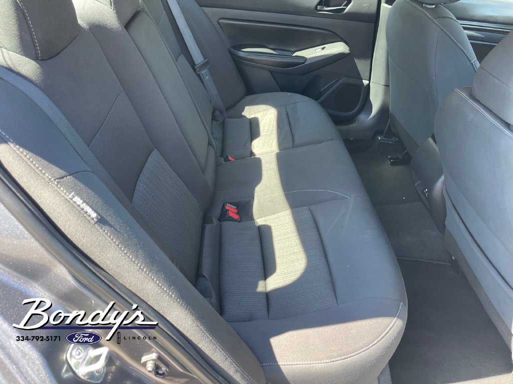 Used 2025 Nissan Altima 2.5 SV FWD image 17