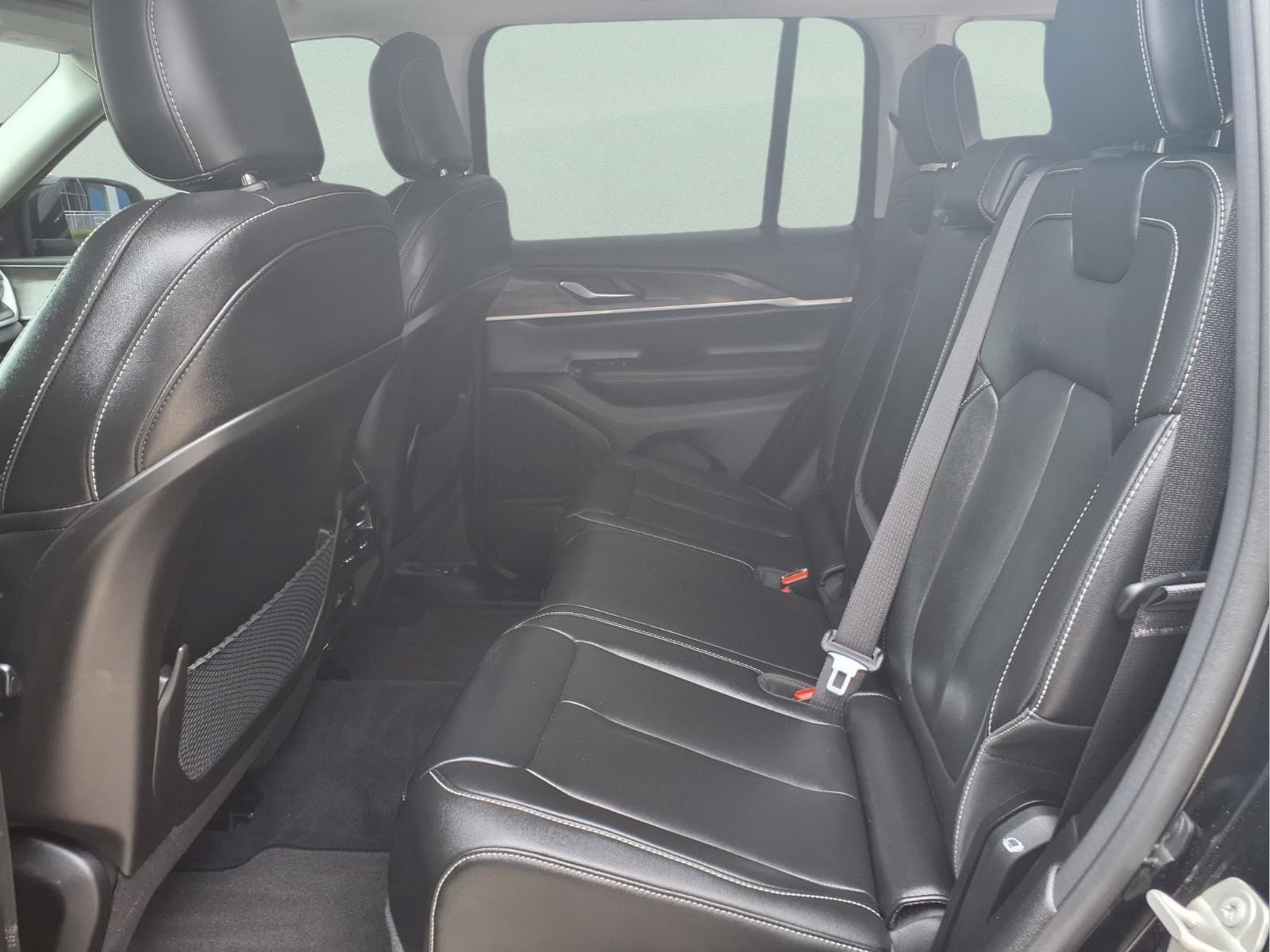 Used 2023 Jeep Grand Cherokee Limited RWD image 13