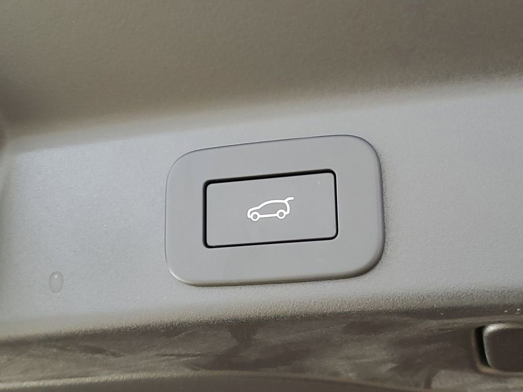 New 2026 Jaguar F-PACE R-Dynamic S image 9