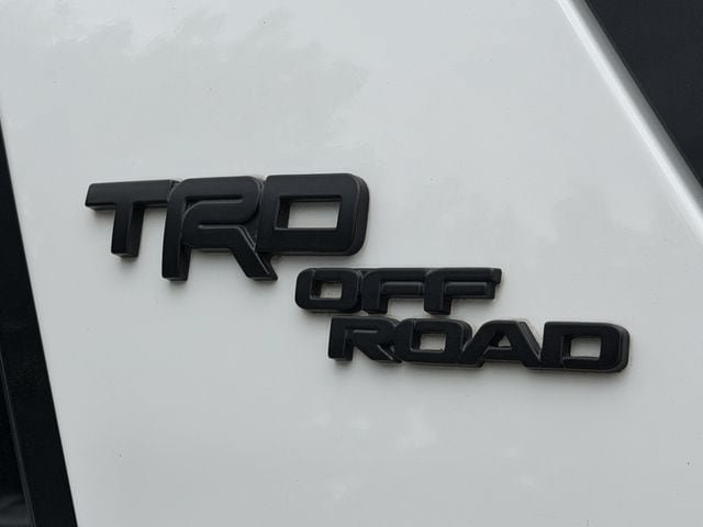 Used 2018 Toyota 4Runner TRD Off-Road Premium AWD/4WD image 8