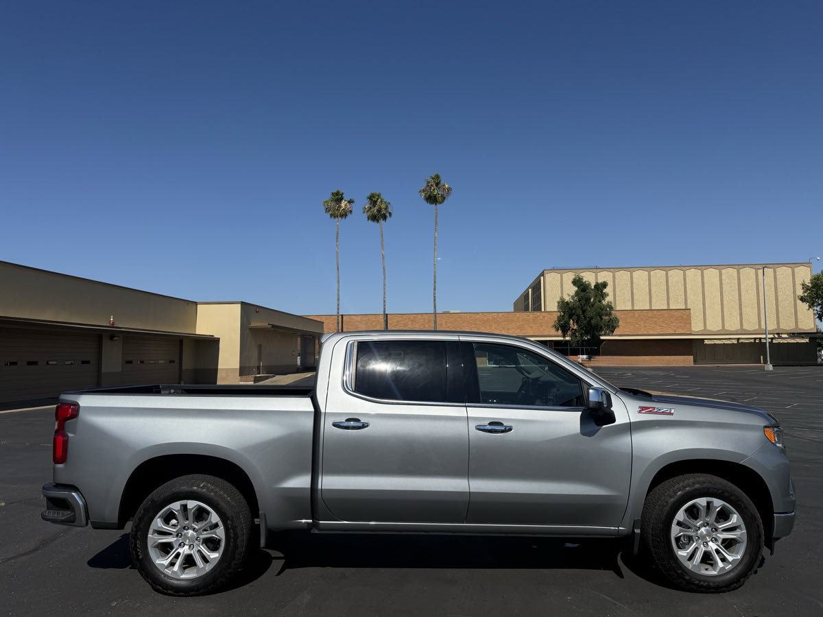 Used 2025 Chevrolet Silverado 1500 LTZ w/ LTZ Premium Package AWD/4WD image 8