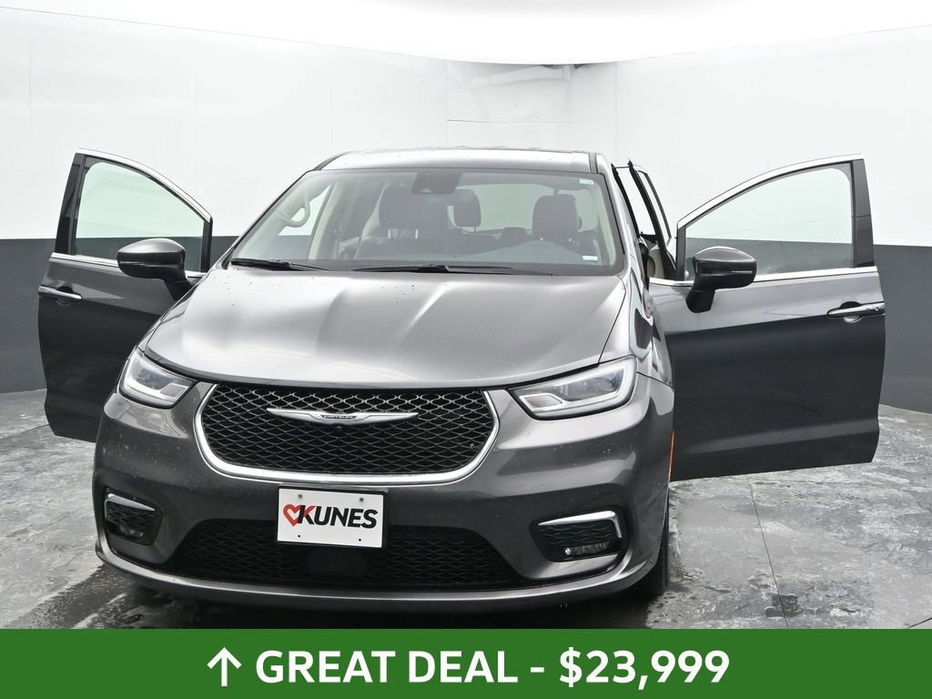 Used 2023 Chrysler Pacifica Touring-L image 52