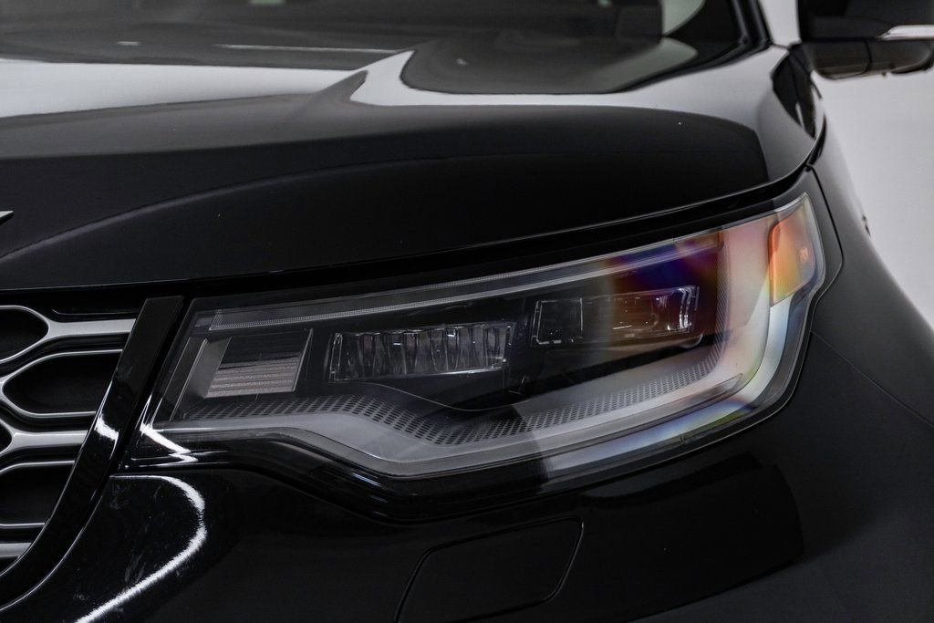 Used 2025 Land Rover Discovery S image 7