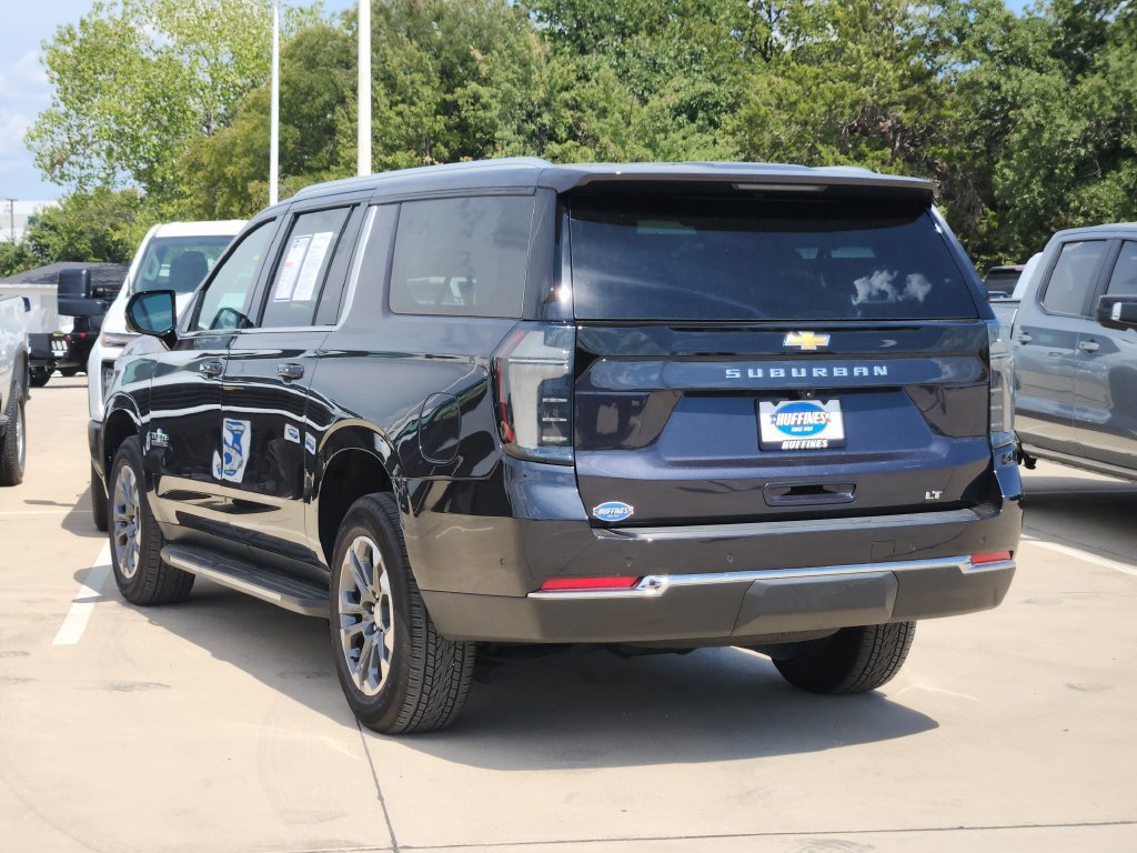 Used 2026 Chevrolet Suburban LT w/ Comfort Package RWD image 5