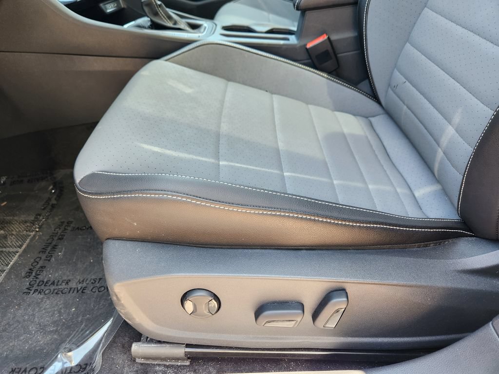 Used 2026 Volkswagen Jetta SE FWD image 14