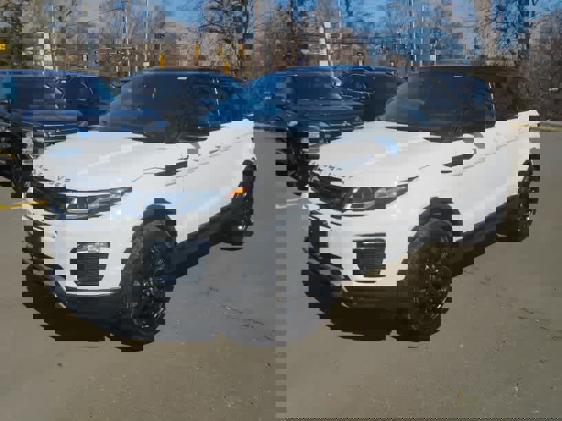 Used 2019 Land Rover Range Rover Evoque SE Premium image 4