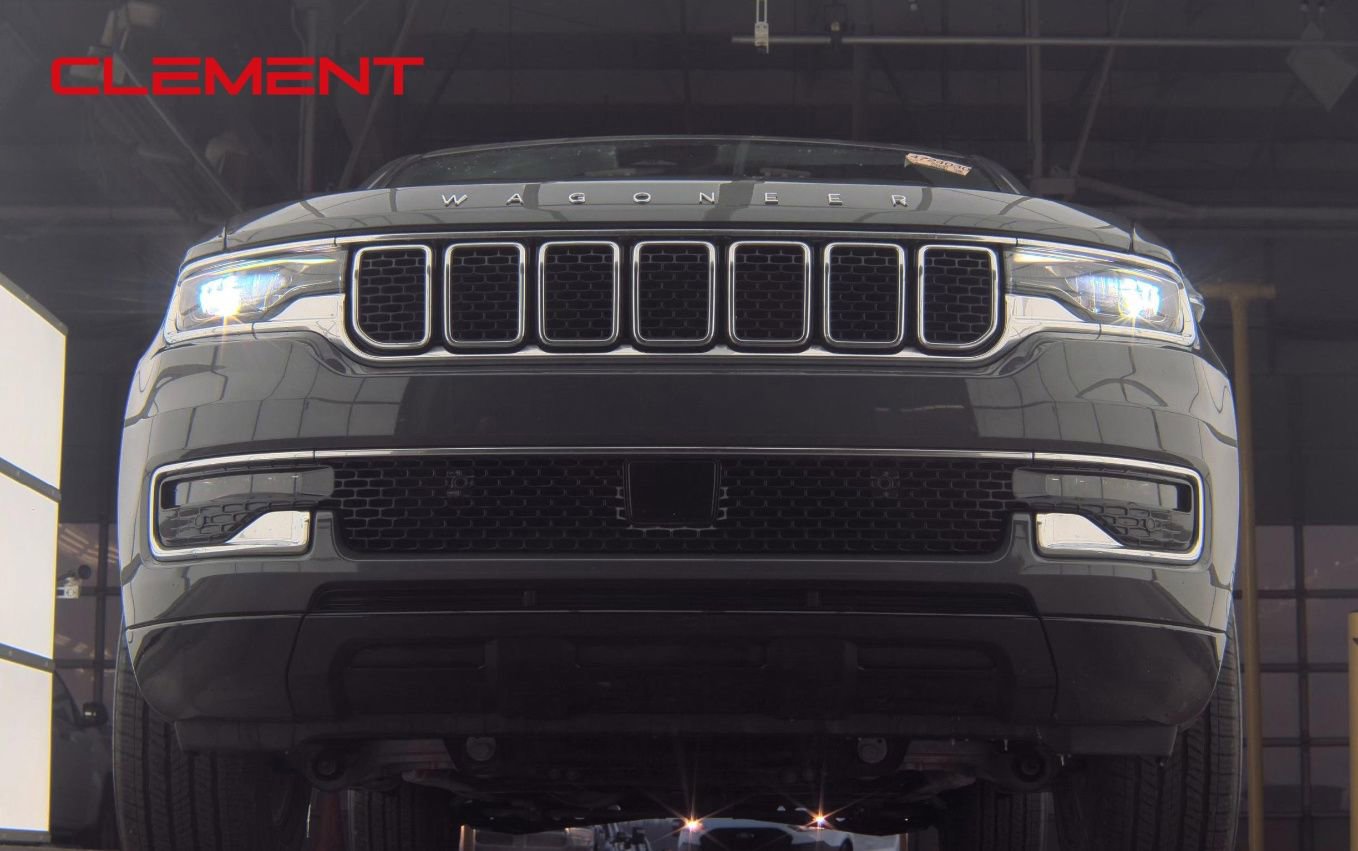 Used 2023 Jeep Wagoneer Base image 3
