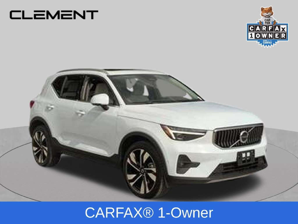 Used 2025 Volvo XC40 B5 Core AWD/4WD image 2