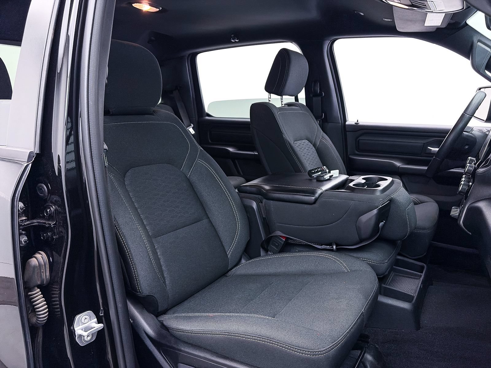 Used 2025 RAM 1500 Warlock AWD/4WD image 38