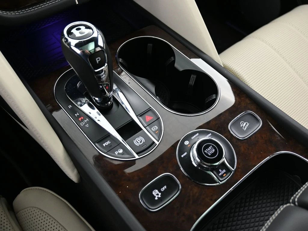 Certified 2023 Bentley Bentayga Plug-In Hybrid AWD/4WD image 22
