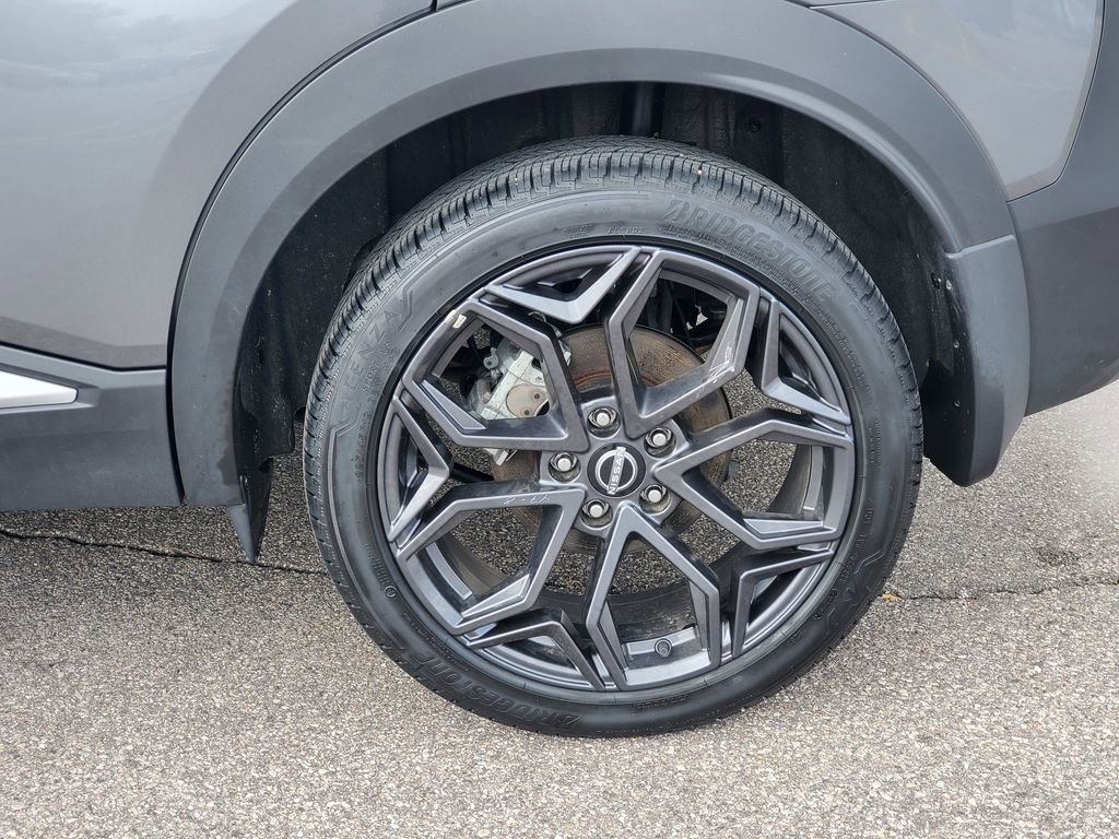 Used 2025 Nissan Kicks SR AWD/4WD image 5