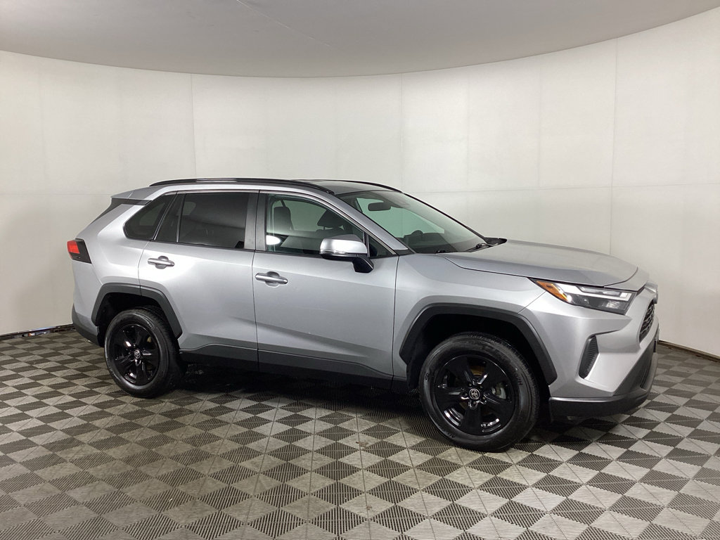 Used 2022 Toyota RAV4 XLE AWD/4WD image 1