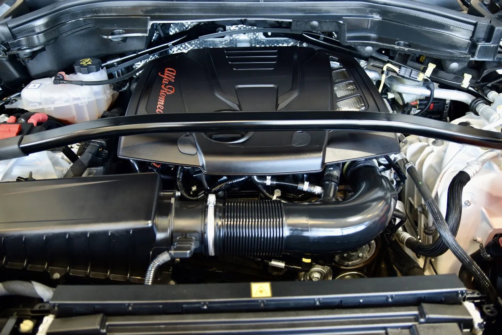 Used 2022 Alfa Romeo Stelvio Veloce image 29