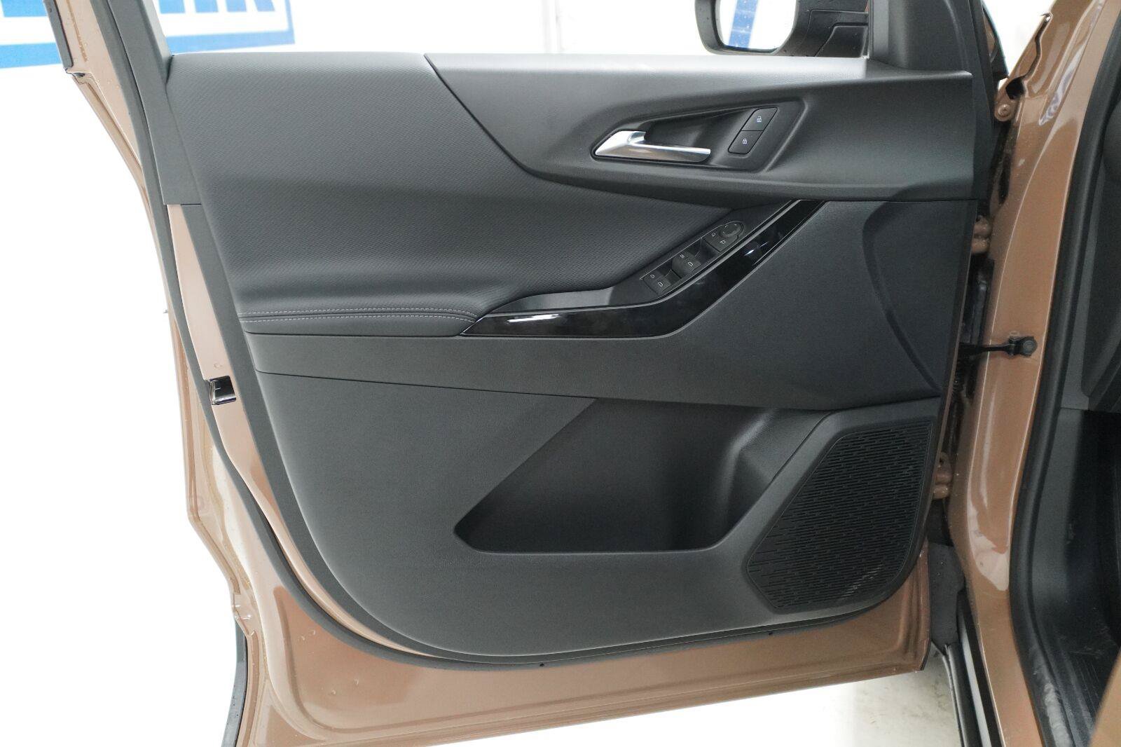 New 2027 Chevrolet Equinox LT w/ Safety and Technology Package FWD image 25