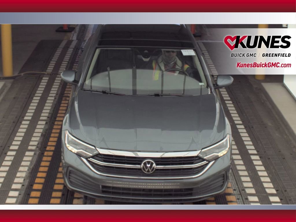 Used 2024 Volkswagen Jetta SE FWD image 17