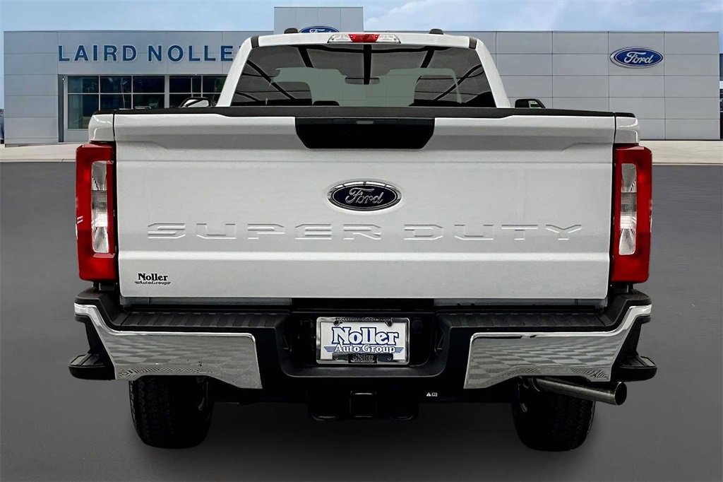 New 2026 Ford F350 XLT w/ FX4 Off-Road Package image 4