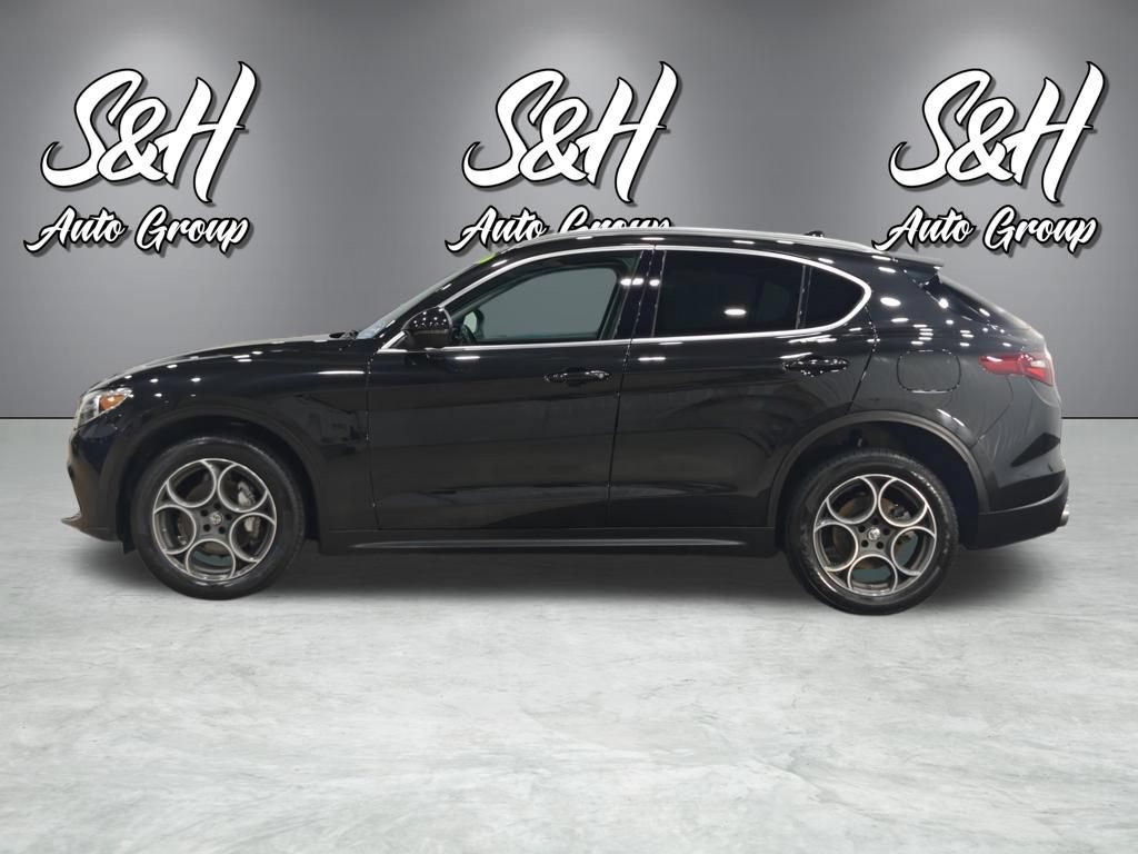 Used 2018 Alfa Romeo Stelvio AWD w/ Cold Weather Package image 15