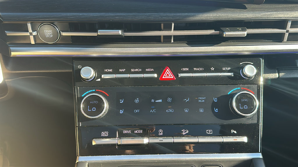 Certified 2025 Hyundai Santa Fe Limited FWD image 26