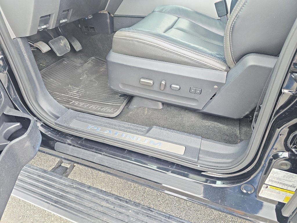 Used 2017 Ford Expedition EL Platinum image 19