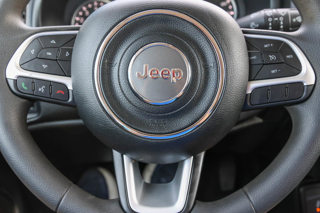 Used 2023 Jeep Renegade Latitude AWD/4WD image 25
