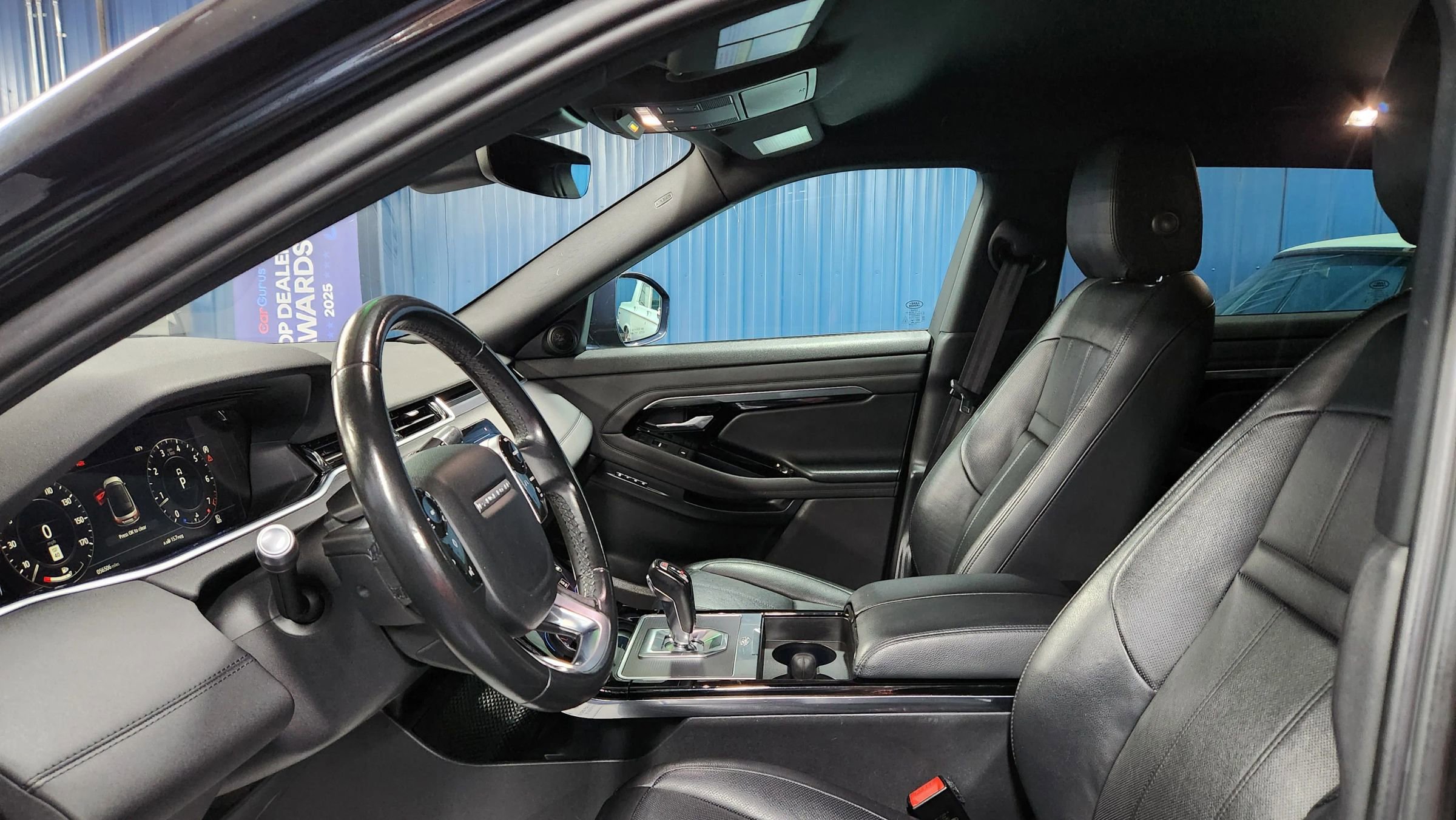 Used 2020 Land Rover Range Rover Evoque SE image 6