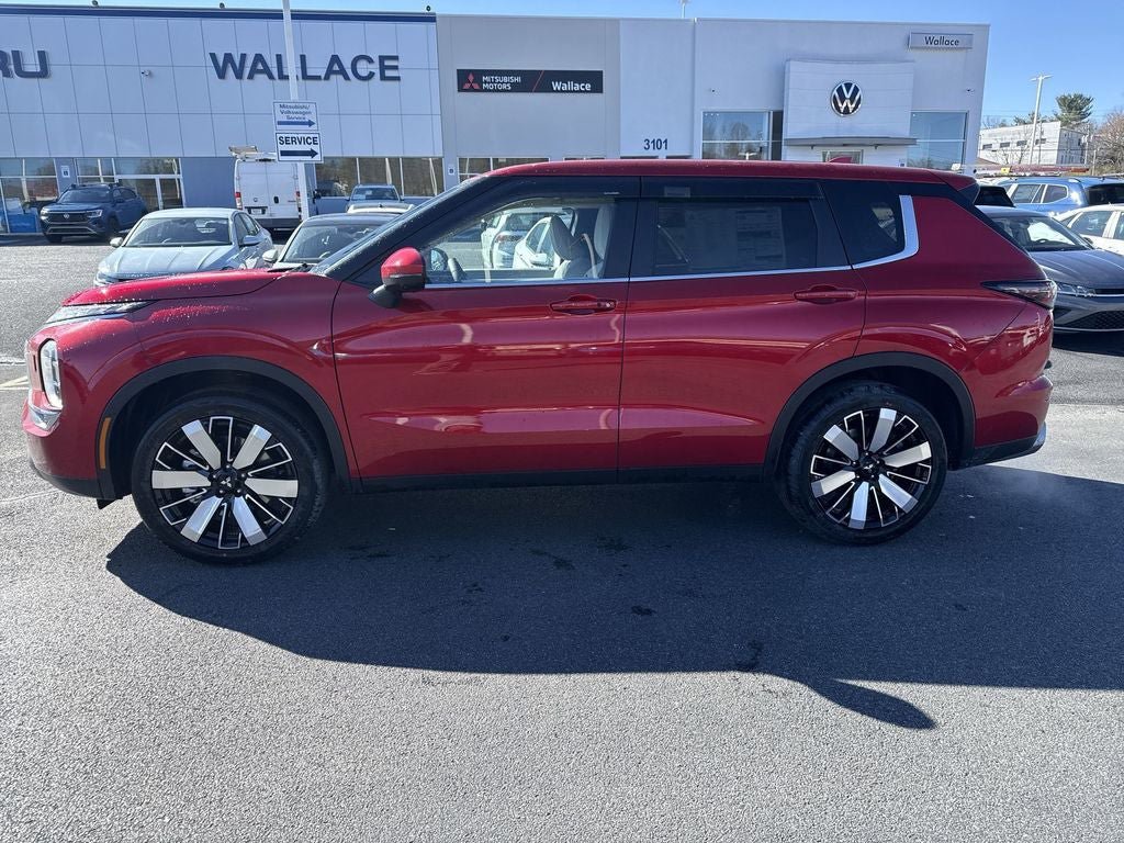 New 2025 Mitsubishi Outlander SE image 3