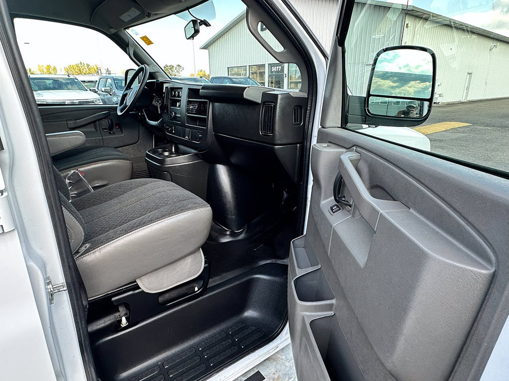 Used 2025 GMC Savana 2500 w/ Driver Convenience Package RWD image 22