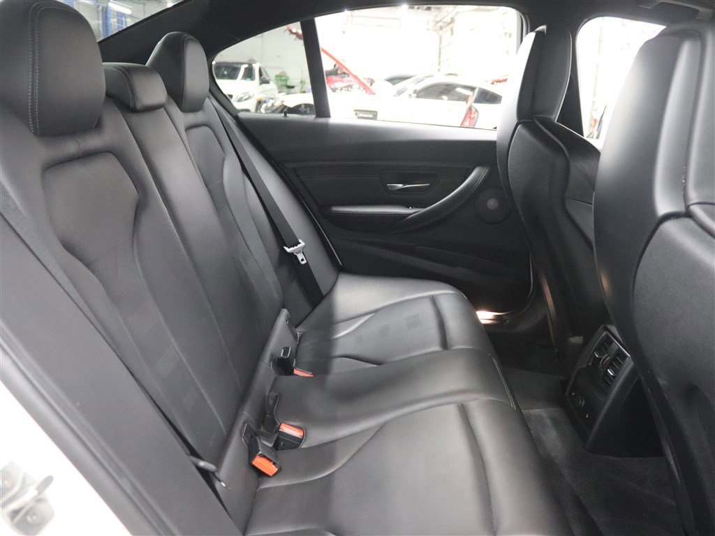 Used 2016 BMW M3 image 18