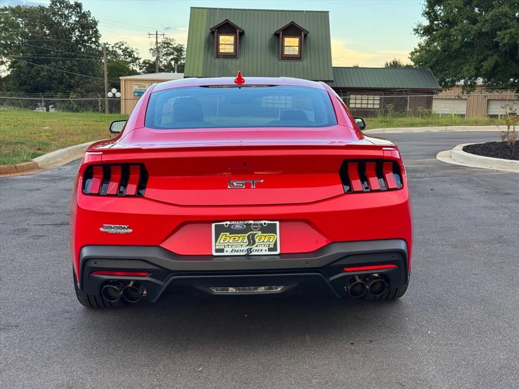Used 2025 Ford Mustang GT Premium RWD image 4