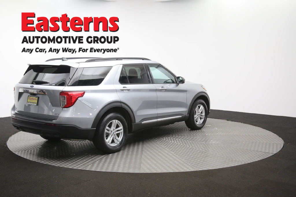 Used 2023 Ford Explorer XLT AWD/4WD image 44