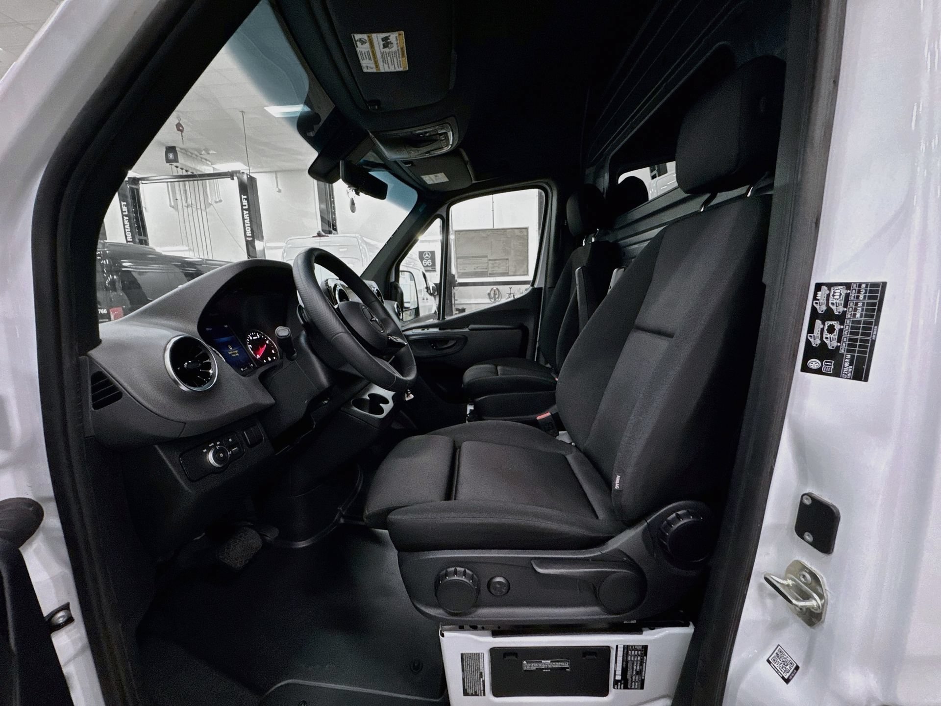 Used 2025 Mercedes-Benz Sprinter 3500 image 22