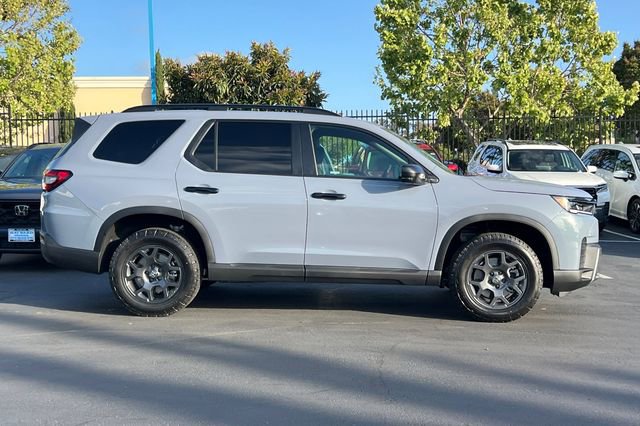 New 2026 Honda Pilot TrailSport image 2
