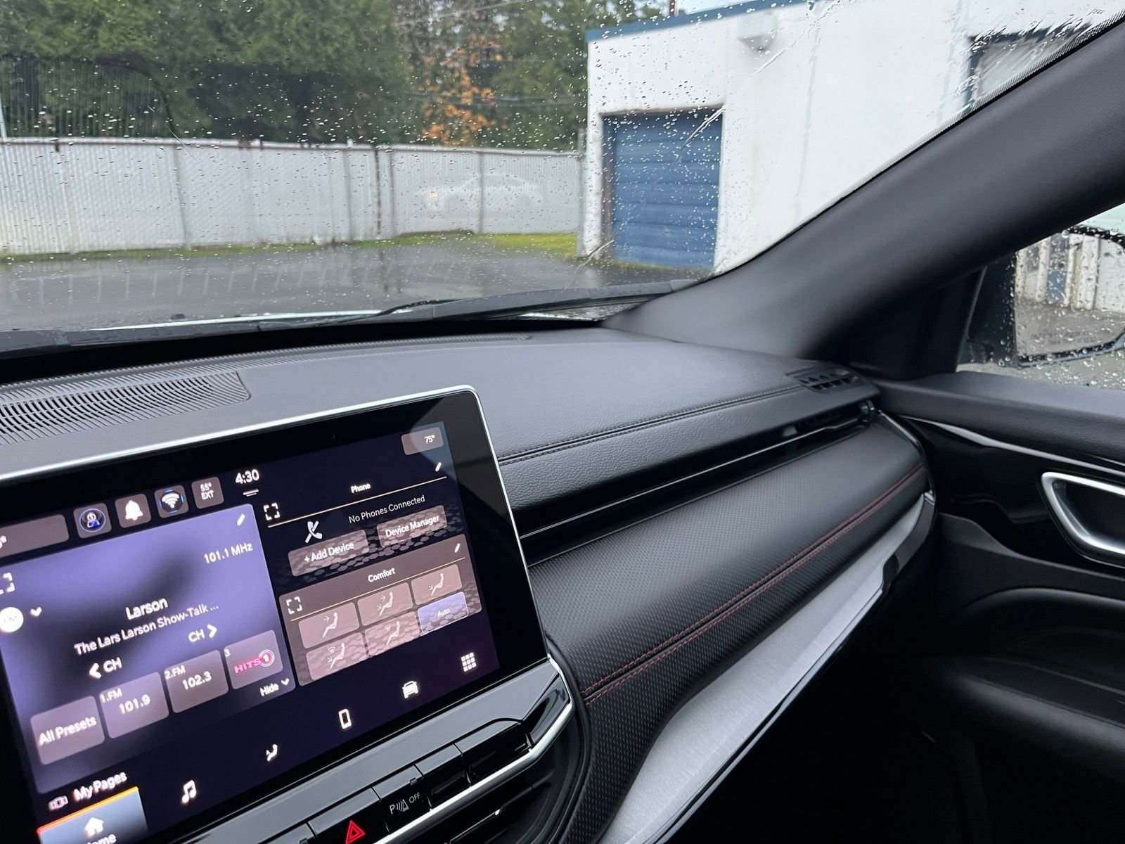 Used 2025 Jeep Compass Trailhawk image 34