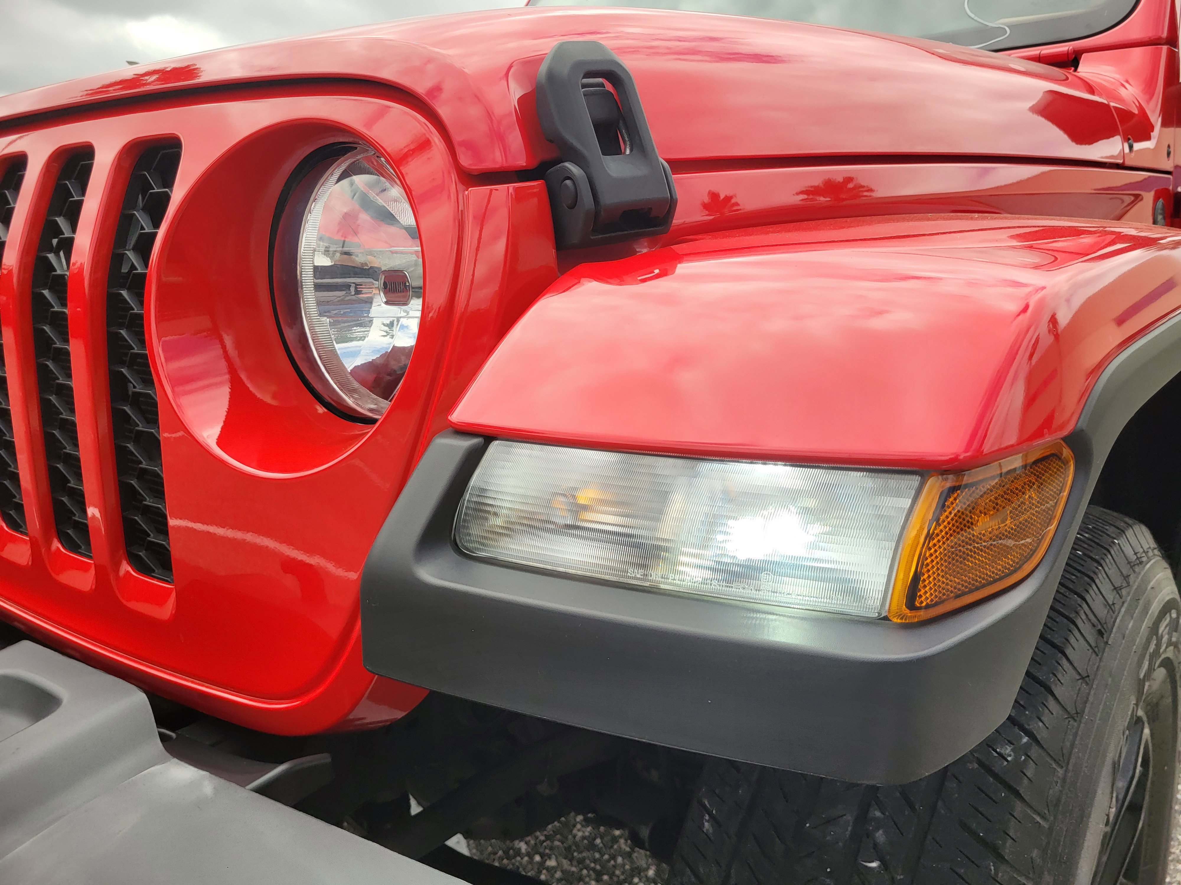 Used 2023 Jeep Gladiator Sport image 39