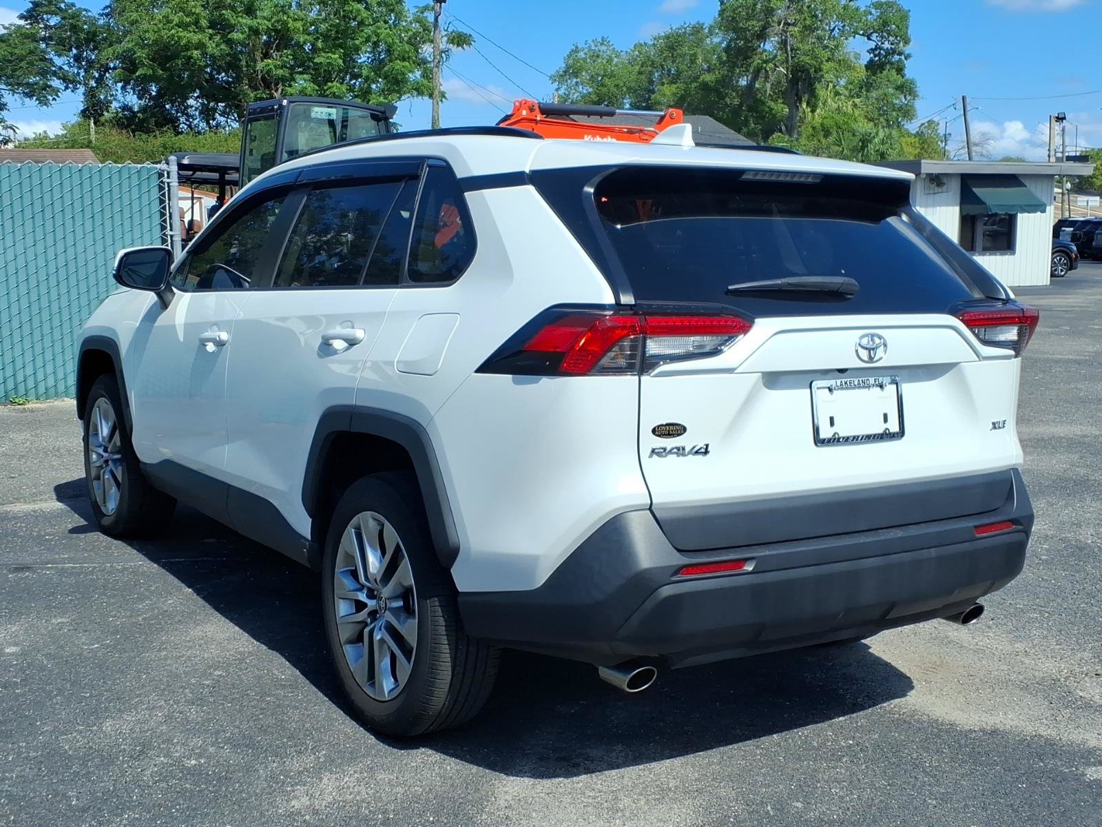 Used 2023 Toyota RAV4 XLE Premium FWD image 3