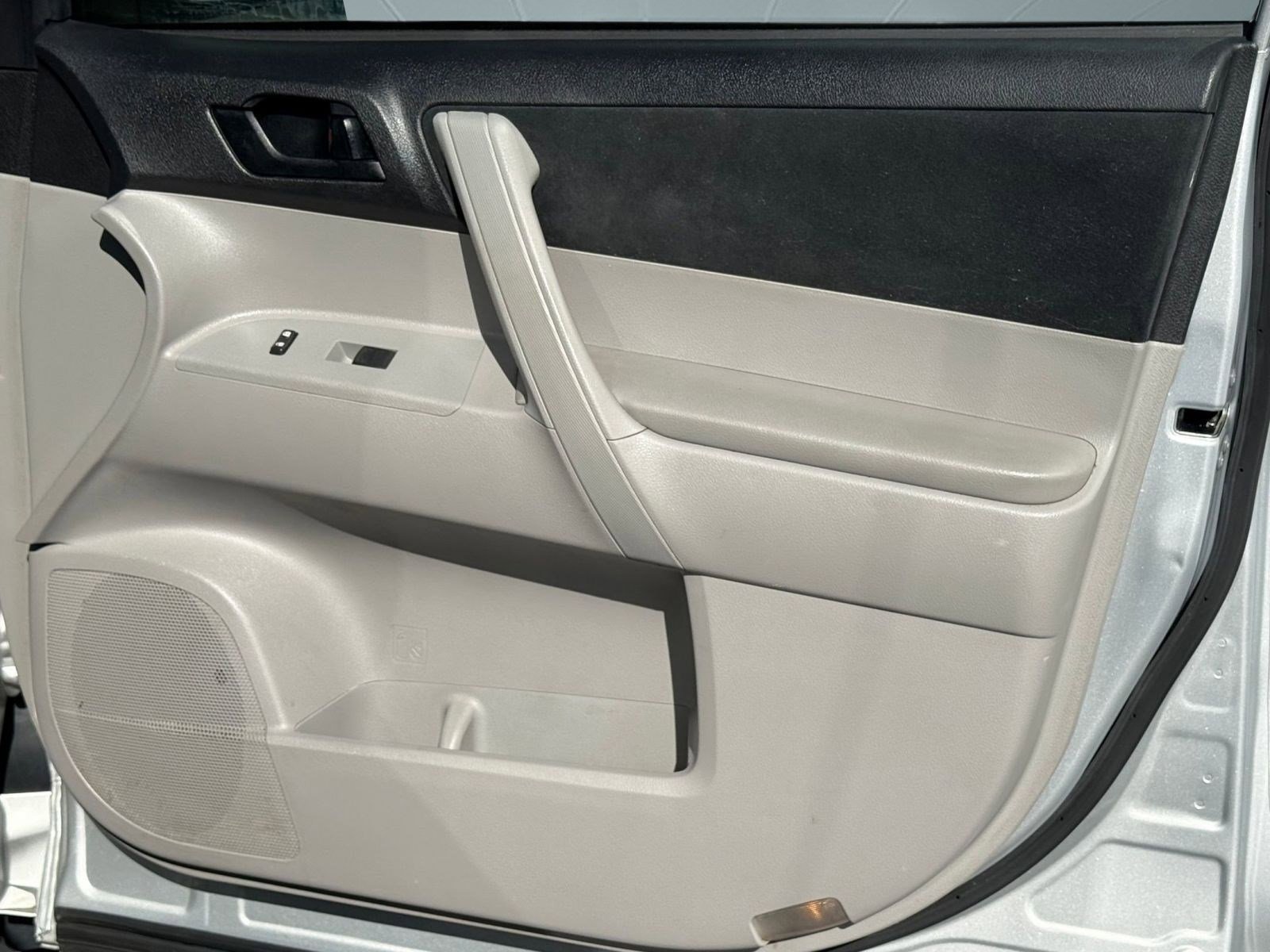 Used 2010 Toyota Highlander Base image 31